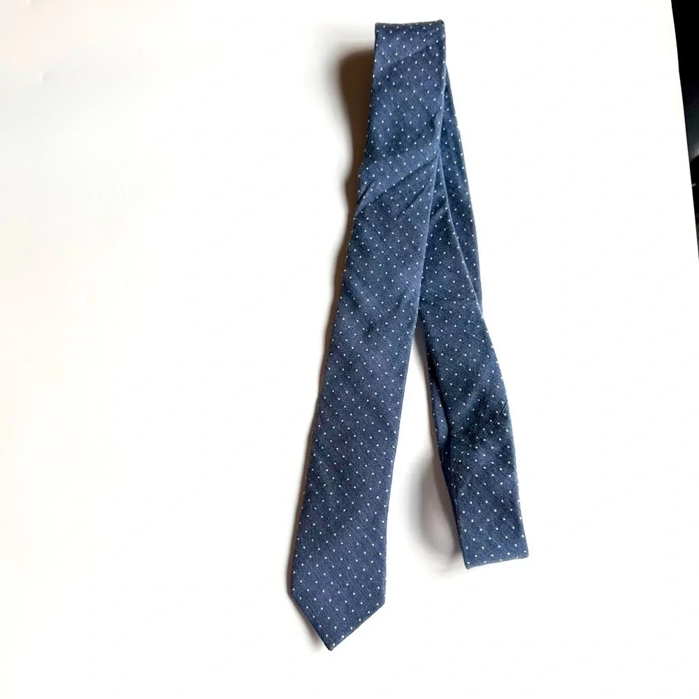 Penguin Young Men’s Blue Polka Dot Necktie